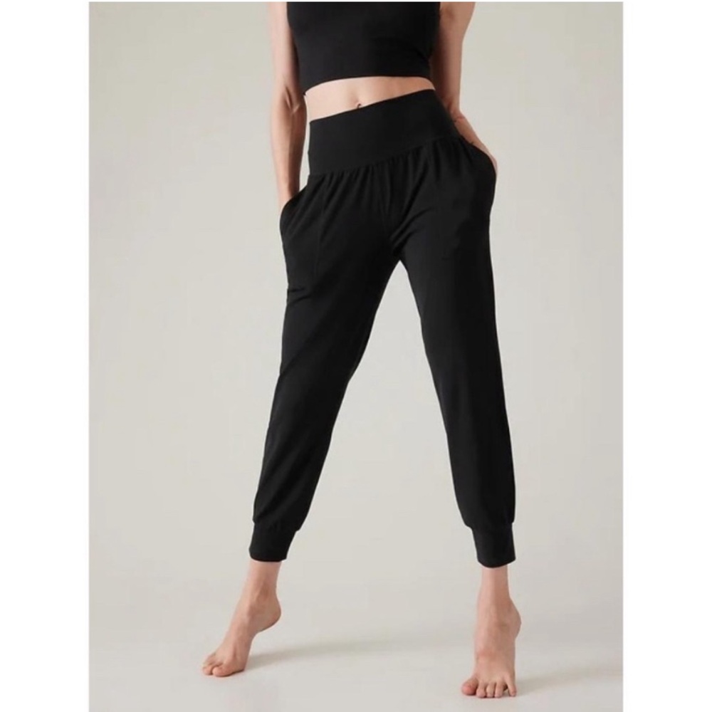 Athleta Salutation Jogger